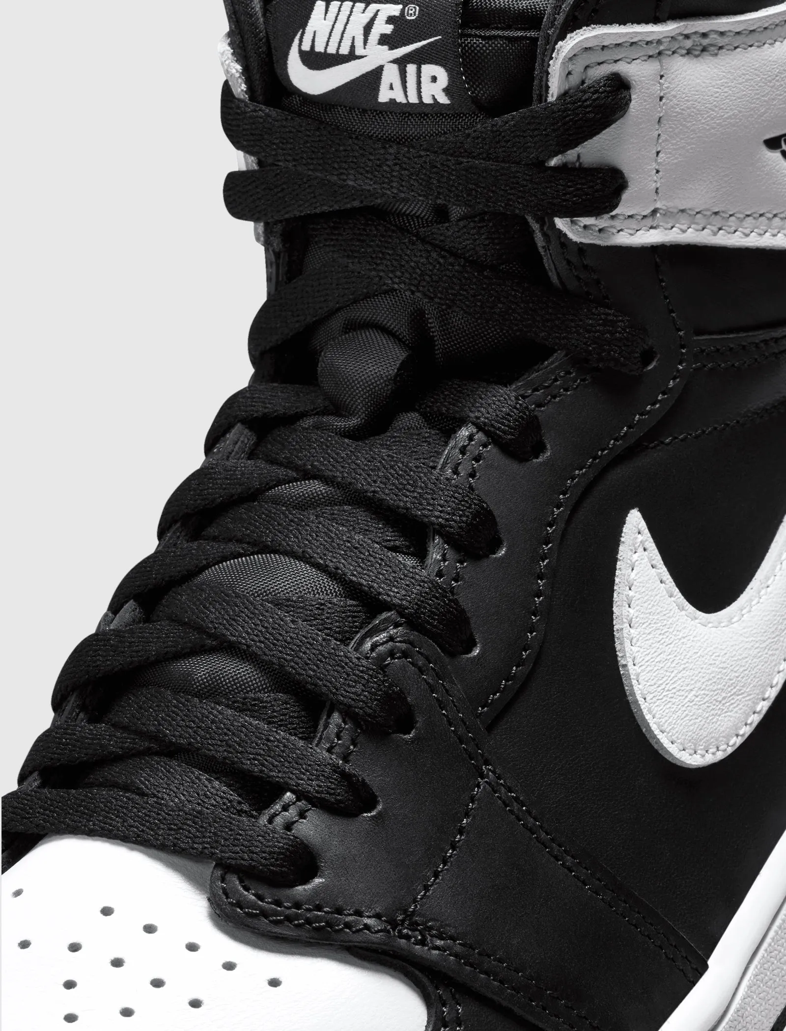 Air Jordan 1 Retro High OG Black White