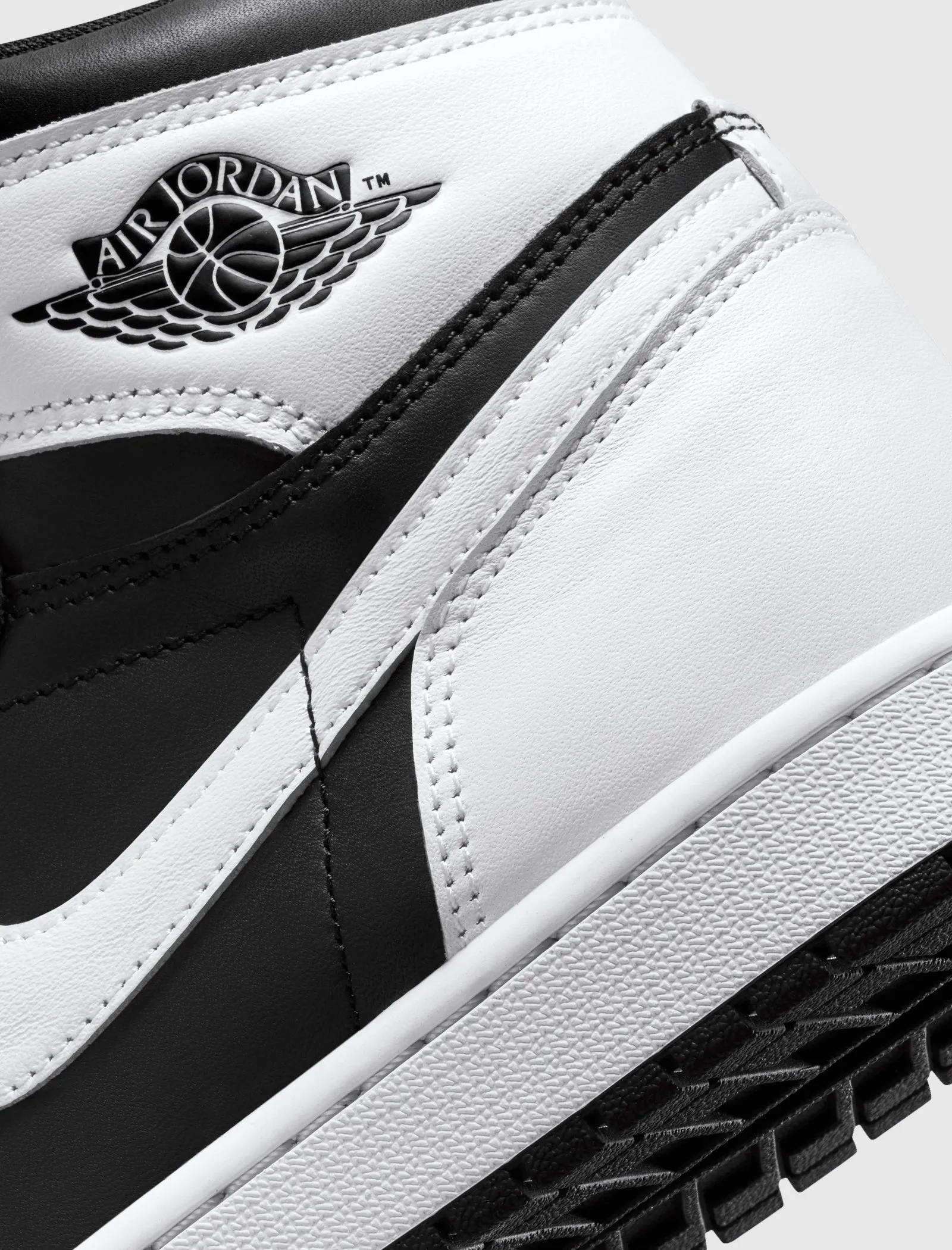 Air Jordan 1 Retro High OG Black White