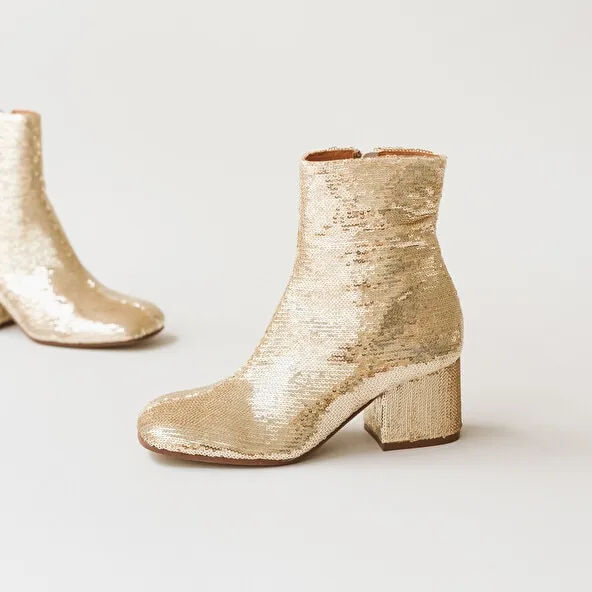 Heeled boots in platinum sequins