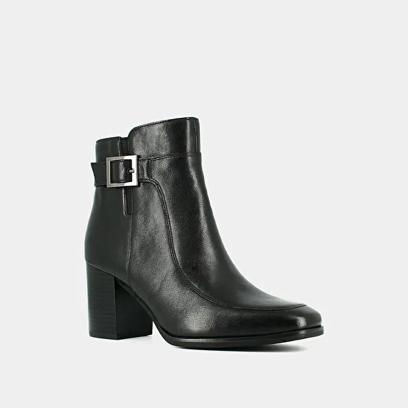 Heeled boots with buckles in black leather